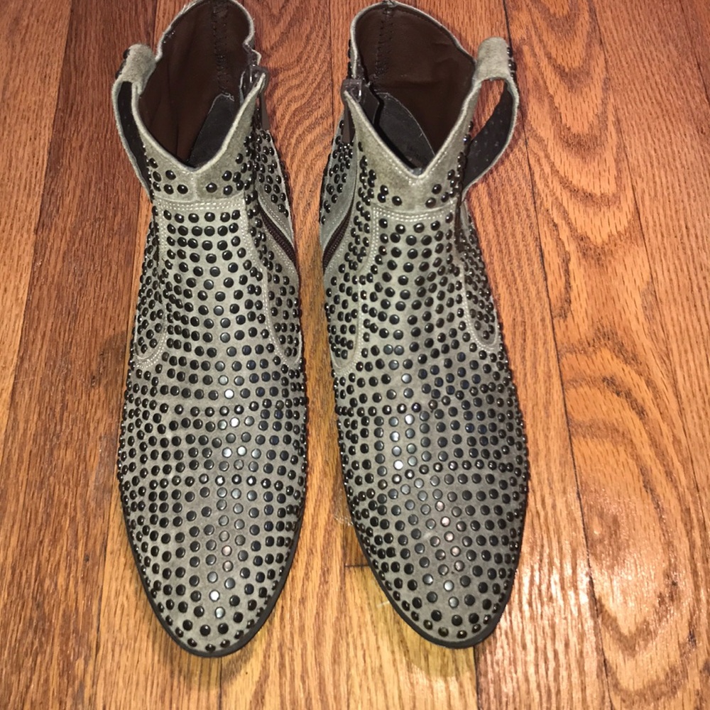 Studded leather gray boot